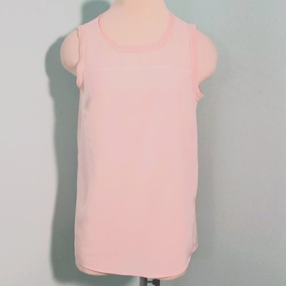 Simply Vera Wang,  Sleeveless top. Medium,  casual fit. Light pink. Lovely